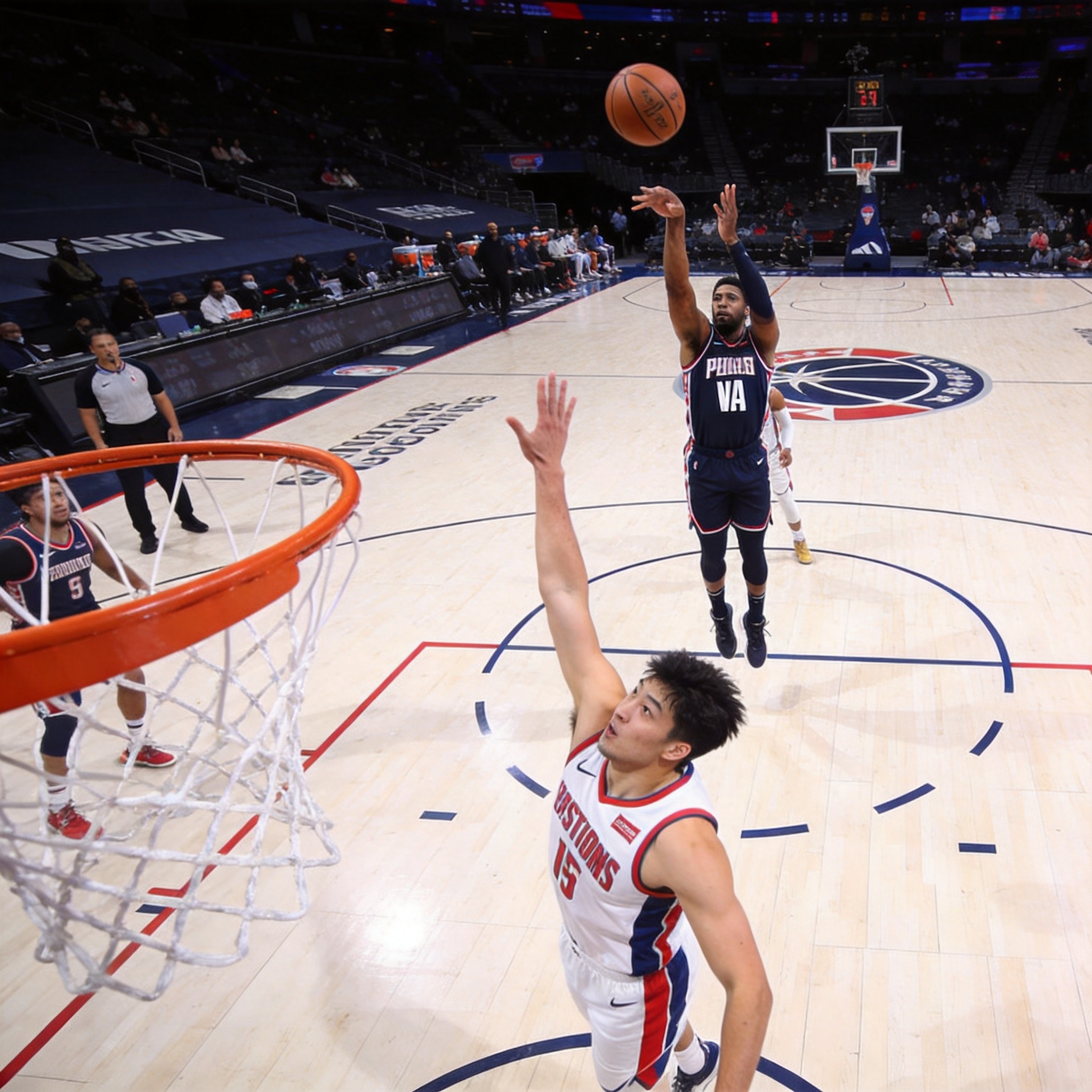 NBA与CBA篮球赛事场景，展示v66体育篮球内容覆盖范围